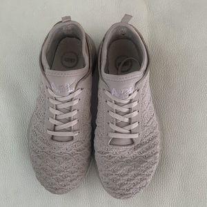 APL Athletic Propulsion Labs sneakers - Techloom Phantoms - Clay, size 8.